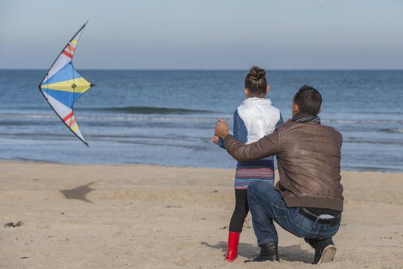 Einen Drachen steigen lassen am Strand | De Soeten Haert